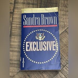 paperback copy of the political thriller novel Exclusive by Sandra Brown